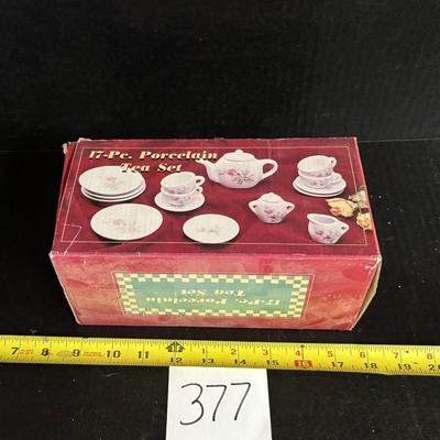 17 Pieces Porcelain Tea Set
