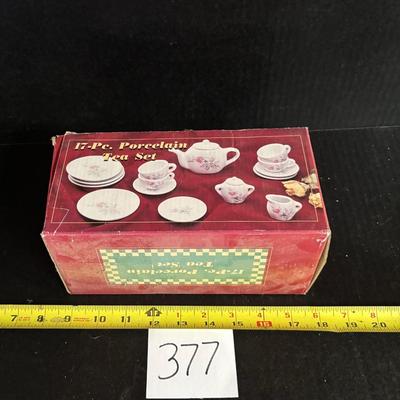 17 Pieces Porcelain Tea Set