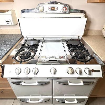 1950's O'Keefe and Merritt Gas Stove - Fully Restored and Fully Functional