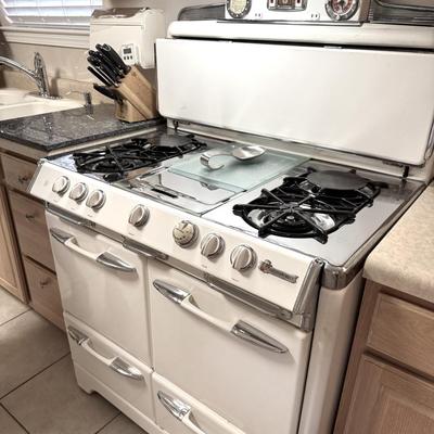 1950's O'Keefe and Merritt Gas Stove - Fully Restored and Fully Functional