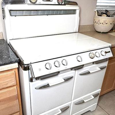 1950's O'Keefe and Merritt Gas Stove - Fully Restored and Fully Functional