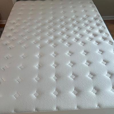 Queen White Wooden Bed Frame with New Mattress