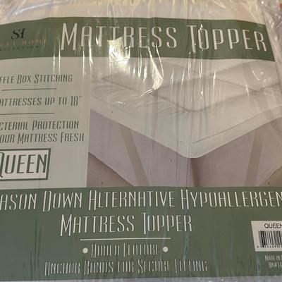 NEW Sweet Home Queen Size Mattress Topper Hypoallergenic Down Alternative NEW
