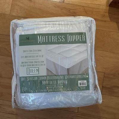 NEW Sweet Home Queen Size Mattress Topper Hypoallergenic Down Alternative NEW