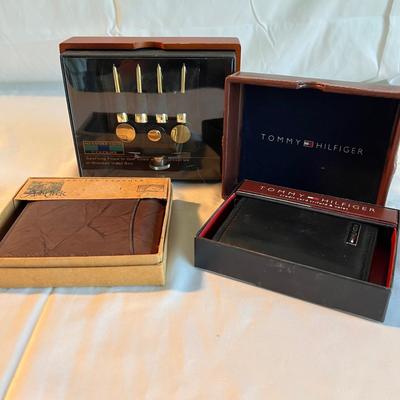 Ash Creek Trading & Tommy Hilfiger Leather Wallets & Flask (LR-RG)
