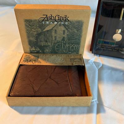 Ash Creek Trading & Tommy Hilfiger Leather Wallets & Flask (LR-RG)