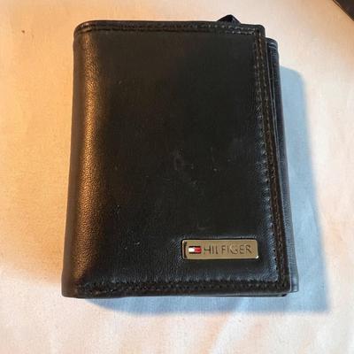 Ash Creek Trading & Tommy Hilfiger Leather Wallets & Flask (LR-RG)