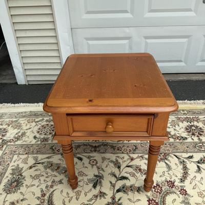 One drawer nightstand
