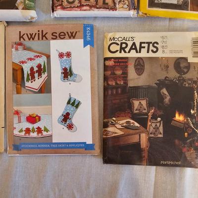 Christmas Crafting Books & Patterns (BD-JS)