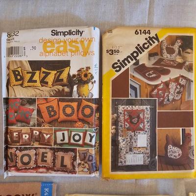 Christmas Crafting Books & Patterns (BD-JS)