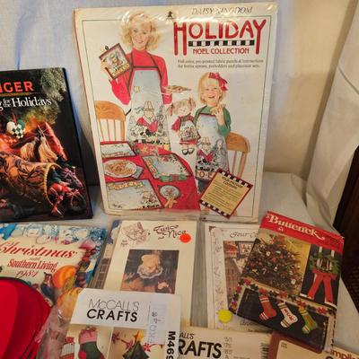 Christmas Crafting Books & Patterns (BD-JS)