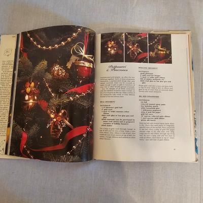 Christmas Crafting Books & Patterns (BD-JS)