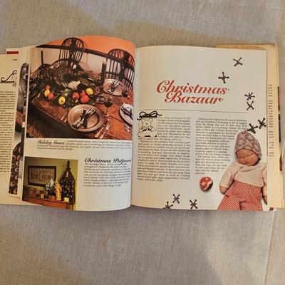 Christmas Crafting Books & Patterns (BD-JS)