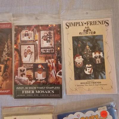 Christmas Crafting Books & Patterns (BD-JS)