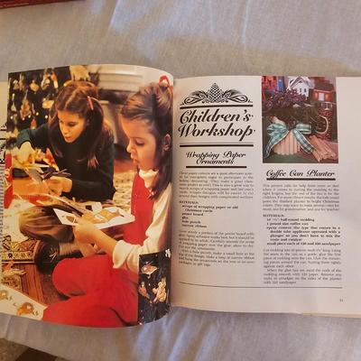 Christmas Crafting Books & Patterns (BD-JS)
