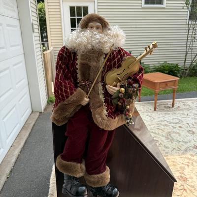 Santa with violin and Christmas plate