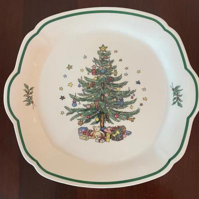 Santa with violin and Christmas plate
