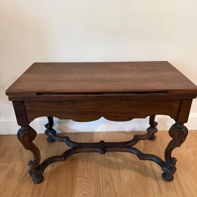 Gorgeous piano bench