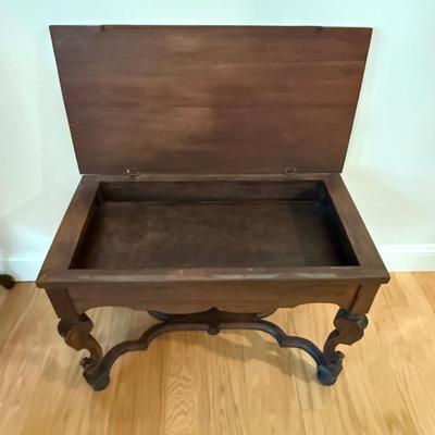 Gorgeous piano bench