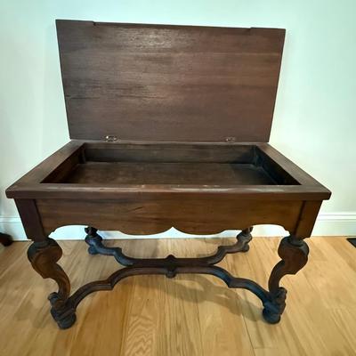 Gorgeous piano bench