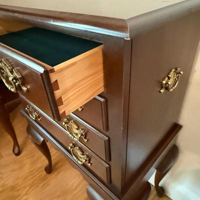 Jewelry chest
