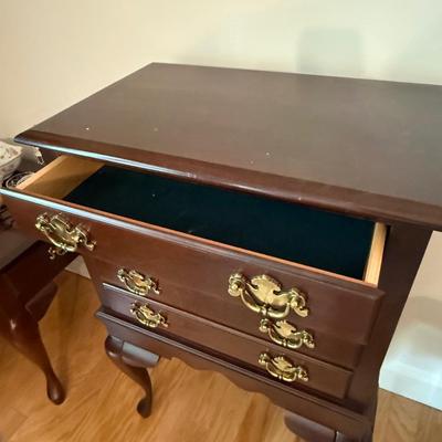 Jewelry chest