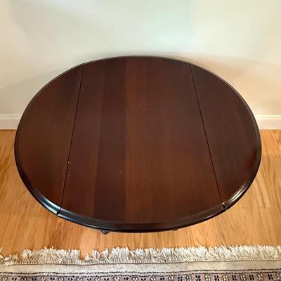 Drop leaf end Queen Ann style table