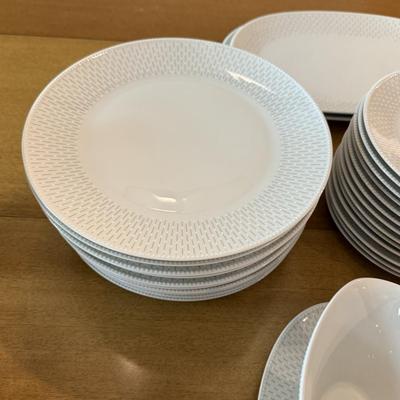 Large elegant set Bavaria Hutschenreuther (Tirschenreuth) fine china set