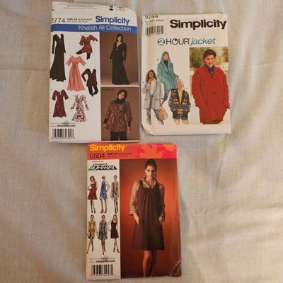 Books & Vintage Sewing Patterns (BD-JS)