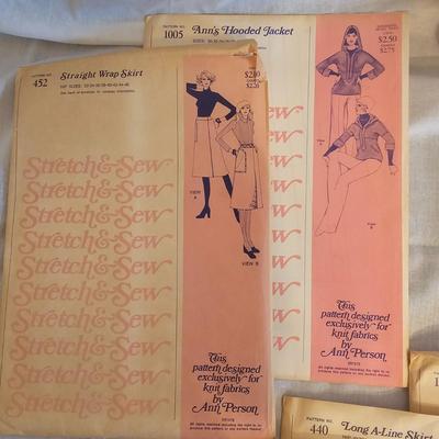 Books & Vintage Sewing Patterns (BD-JS)