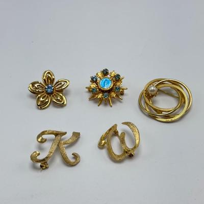 Gorham Full Lead Crystal Snowflake and Other Vintage Brooches and Pendants (ST-DZ)