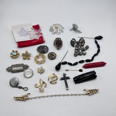 Gorham Full Lead Crystal Snowflake and Other Vintage Brooches and Pendants (ST-DZ)