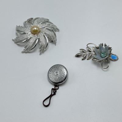 Gorham Full Lead Crystal Snowflake and Other Vintage Brooches and Pendants (ST-DZ)