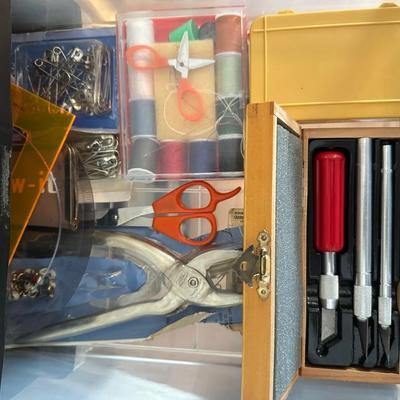Brother SE400 Sewing/Embroidery Machine and Accessories