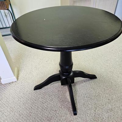 Black Round Top Table w/Two Matching Chairs (BD-JS)