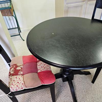 Black Round Top Table w/Two Matching Chairs (BD-JS)