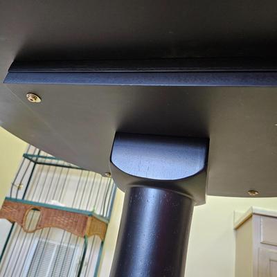 Black Round Top Table w/Two Matching Chairs (BD-JS)