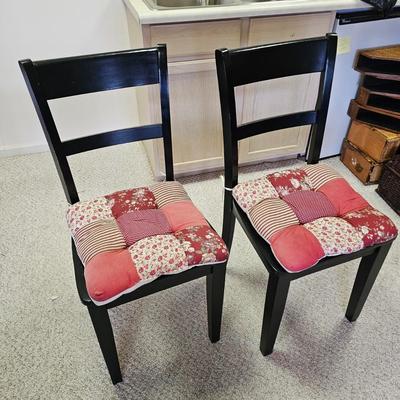 Black Round Top Table w/Two Matching Chairs (BD-JS)