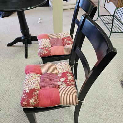 Black Round Top Table w/Two Matching Chairs (BD-JS)