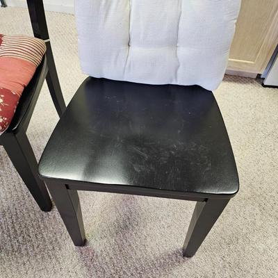 Black Round Top Table w/Two Matching Chairs (BD-JS)