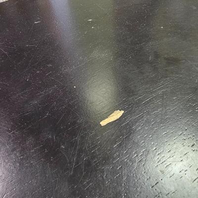 Black Round Top Table w/Two Matching Chairs (BD-JS)