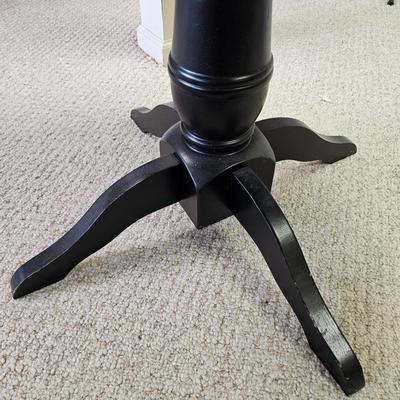 Black Round Top Table w/Two Matching Chairs (BD-JS)