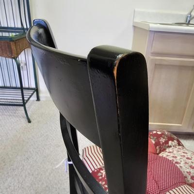 Black Round Top Table w/Two Matching Chairs (BD-JS)