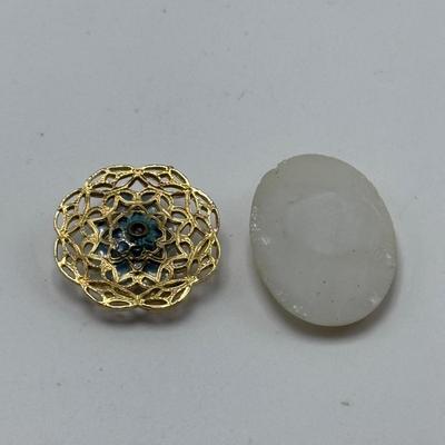 Vintage Cameo Jewelry and Other Ornate Items (ST-DZ)