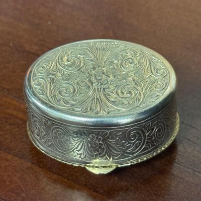 Vintage Cameo Jewelry and Other Ornate Items (ST-DZ)