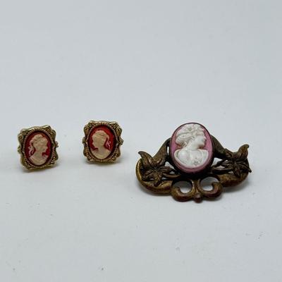 Vintage Cameo Jewelry and Other Ornate Items (ST-DZ)
