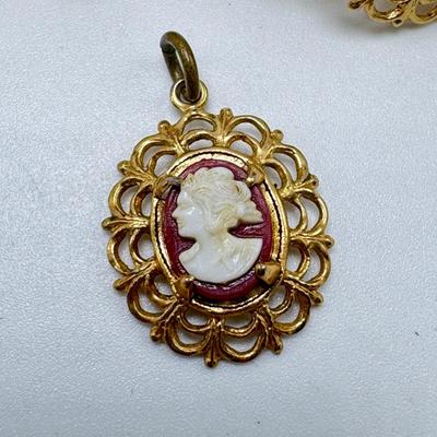Vintage Cameo Jewelry and Other Ornate Items (ST-DZ)