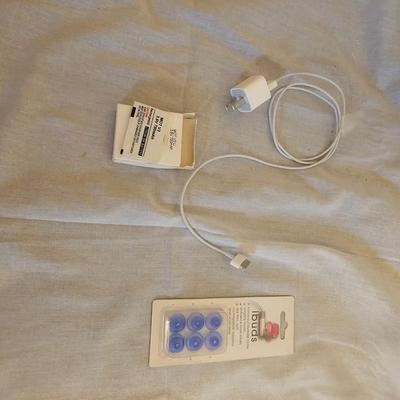 iPod Shuffle 1GB and Assorted Small Electronics (BO-JS)