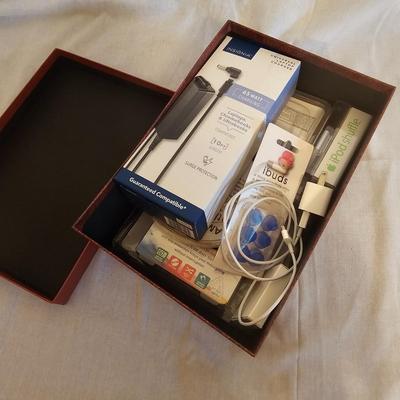 iPod Shuffle 1GB and Assorted Small Electronics (BO-JS)