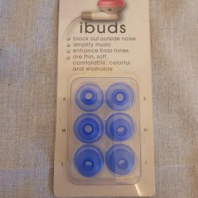 iPod Shuffle 1GB and Assorted Small Electronics (BO-JS)